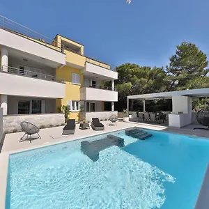Apartman Luxury Nada With Pool
